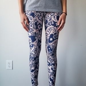  Shosho: Blue and orange paisley leggings